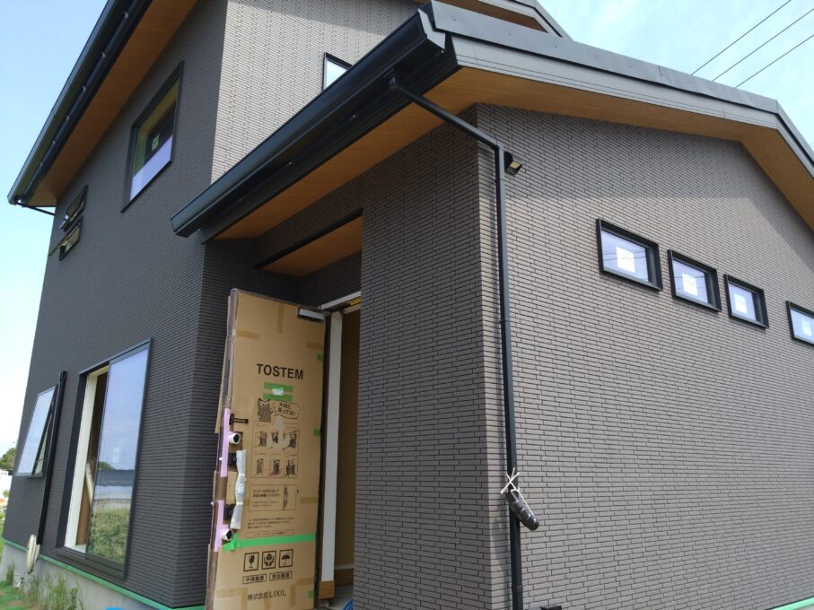 クロス工事施工中
